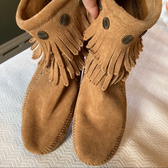 Minnetonka Moccasin Double Fringe Boots - Picture 9 of 10